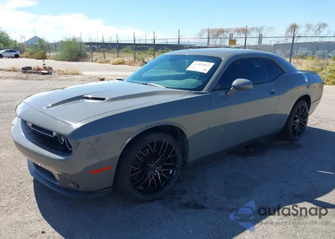 2017 Dodge Challenger Sxt z USA, uszkodzony, nr VIN 2C3CDZAG3HH651460